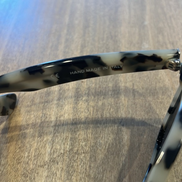 RETROSUPERFUTURE CLASSIC SUNGLASSES - DISCONTINUED COLORWAY WHITE TORTOISESHELL. - Picture 9 of 11